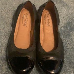 Black leather w/patent leather flats